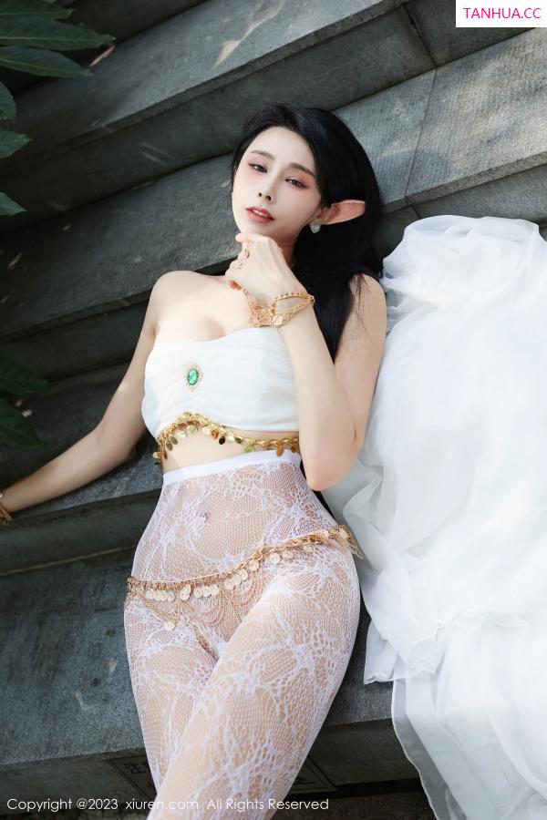草莓  [XiuRen]高清写真图 2023.11.02 No.7598 草莓mm 美腿户外第31张图片